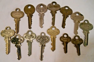 Lot 14 Antique Ornate Atlas Corbin Curtis International Ilco Russwin REO Keys - Picture 1 of 6