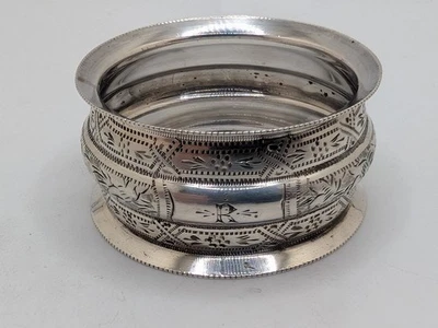 Antiguo anillo(s) servilletero(s) inglés(s) "R" grabado inicial, fechado 1898 Foto 1 de 4