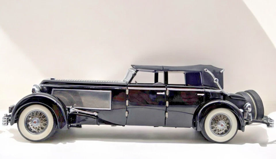 Vntg 1940 Duesenberg SJ Convertible Town Car Black Diecast 1:24 BY Franklin Mint - Image 1 of 4