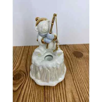 Caja de música de oso polar de pesca Avon 2002 reproduce 'Te deseamos una feliz Navidad' Foto 1 de 4