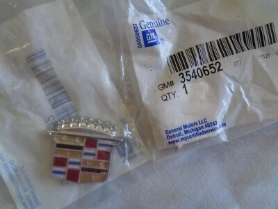 GM 3540652 CADILLAC DEVILLE 1985 - 1999 EMBLEMA PANEL LATERAL TECHO NUEVO FABRICANTE DE EQUIPOS ORIGINALES NOS Foto 1 de 4