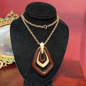 Vintage AVON Brushed Gold Tone Amber Lucite Faux Tortoise Shell Pendant Necklace - Picture 1 of 1