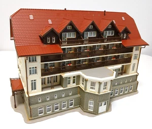 Vollmer - Schwarzwaldklinik Krankenhaus - 27757 H0  Gebäude Häuser  ---- BG 1250 - Bild 1 von 10