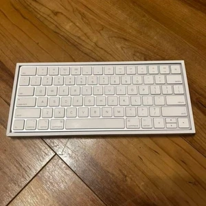 Teclado Apple Magic Keyboard Us Layout inalámbrico Bluetooth delgado recargable - Imagen 1 de 4