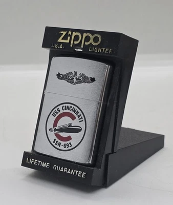 Isqueiro vintage Zippo dos EUA CINCINNATI SSN 693 NOVO + ESTOJO sem luz.   - Imagem 1 de 4