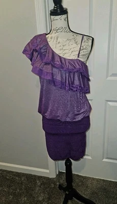 Vestido de noche Bebe para mujer púrpura con correa asimétrica blusa mediana para niños  Foto 1 de 4