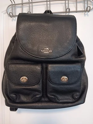 Mochila COACH Billy Billie preta couro pebbled logotipo dourado autêntica - Imagem 1 de 4