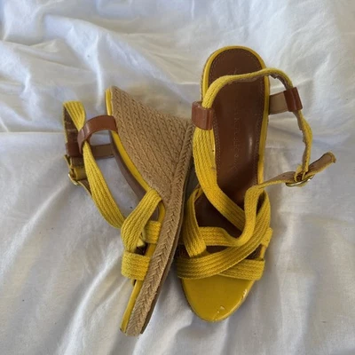 Nuevo Banana Republic Talla 9M Amarillo Punta Abierta Sandalias de Cuña Cuero Tacones Zapatos Foto 1 de 4
