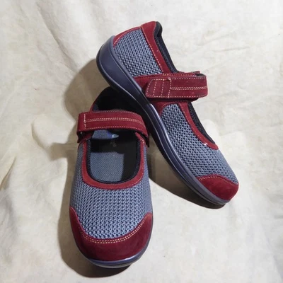 🩰 OrthoFeet Mary Janes 8.5 XW 2E Gray w/ Red Leather Accents; Adjustable Straps - Image 1 of 4