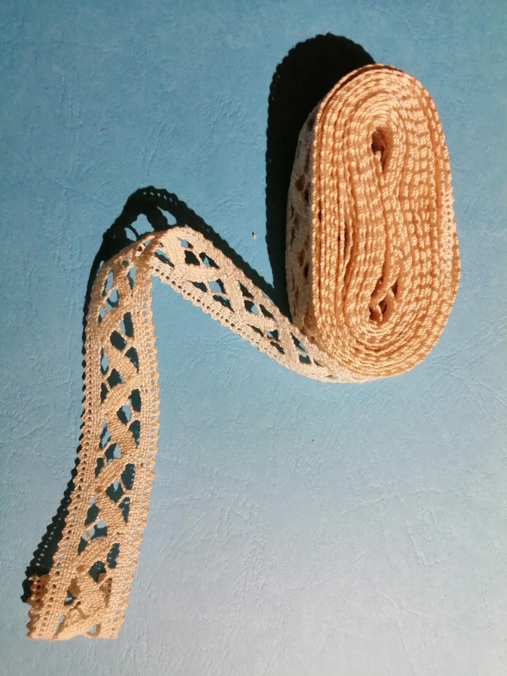 belle dentelle  fil coton ecru (2,5 cm par 3,10m) 4 - Photo 1/1