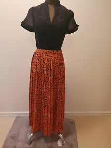Country Road size 8 (will fit up to a 10) pleated midi skirt orange/black print - Picture 1 of 12