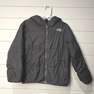 Chaqueta acolchada reversible The North Face niños talla 5 niño pequeño gris a cuadros con capucha Foto 1 de 4