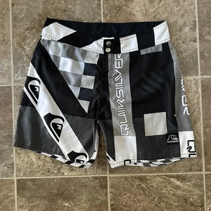 Vintage Y2K Quicksilver schwarz & weiß Boardshorts Größe 30 Surfer Surfwear  - Bild 1 von 18