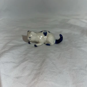 Small Delft Blue Ceramic Cat Figurine  - Picture 1 of 6