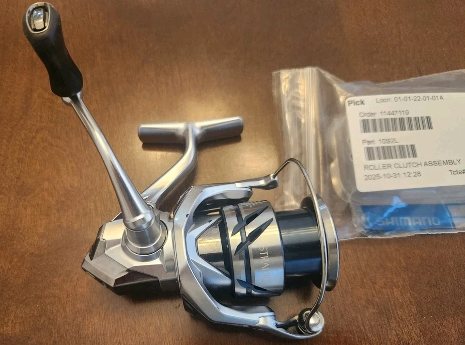 Shimano Stradic 2500HG- M spinning reel 6 +1 bearings-REPAIR READ DESCRIPTION! - Image 1 of 3