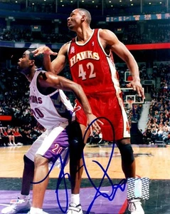 Signed 8x10 THEO RATLIFF Atlanta Hawks Autographed Photo COA - Picture 1 of 1