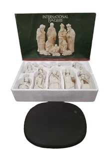 Zehn-teiliges Porzellan Krippenset 7" Creme und Goldrand mit Originalkarton - Bild 1 von 7