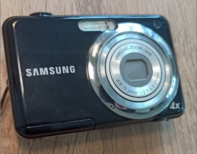 Vintage CAMERA Samsung ES9 12.2MP 4x Zoom Compact Digital Work - Image 1 of 4