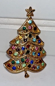 Vintage Gold Tone Multicolored Rhinestone Christmas Tree Brooch 2'' tall - Imagen 1 de 7
