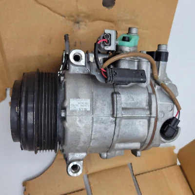 Compresor refrigerante original Mercedes-Benz OEM 000-830-51-00-80 Foto 1 de 4