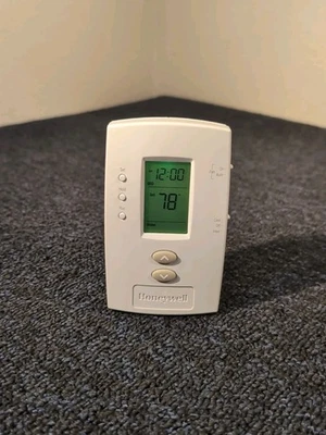 TESTED Honeywell Pro 2000 Programmable Thermostat Model TH2110D1009 - Image 1 of 4