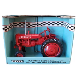 Ertl McCormick Deering Farmall AV Tractor Lafayette Farm Toy Show Edition 1:16 - Picture 1 of 12