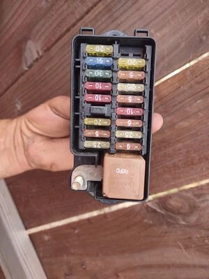 Коробка предохранителей багажника Jaguar XJ6 XJR VandenPlas 1996–1997 LNA2800FA  - Изображение 1 из 4