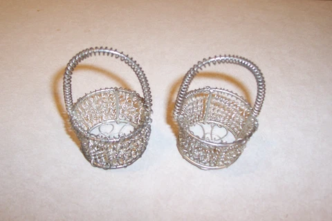 Vtg Small Silver Metal Wire Twisted Basket With Handle Cover