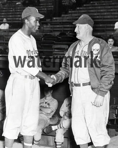 Jackie Robinson (Montreal Royals) & Honus Wagner (Pirates) 1945, 8x10 B&W Photo - Picture 1 of 1