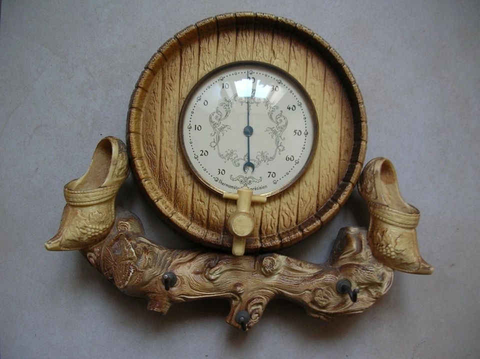 Ancien thermomètre porte clé mural barrique en plastique de 26 cm - Photo 1/1