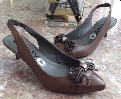 Nueva Colección DKNY Donna Karen "Eliza" Bomba Gatito Tacón Punta Talla 8/38.5 Foto 1 de 4