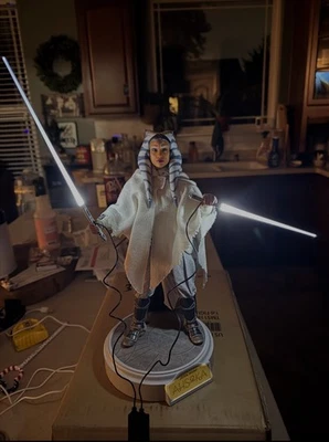 Figura Hot Toys Ahsoka Tano TMS118 Star Wars Mandalorian escala 1/6 Foto 1 de 3