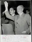 1950 Press Photo Thomas Dewey and Joe Hanley wave to supporters in New York