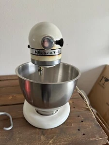 KitchenAid K45 Stand Mixer, 3 accessories 4.5 quart - Picture 1 of 6