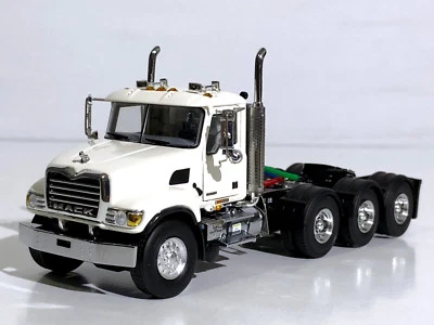 Mack Granite 8x4 en blanco, modelos de camiones WSI, escala 1:50 Foto 1 de 4