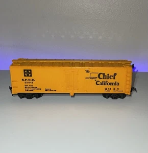 Mantua HO 40' Plug Door Box Car - “The Super Chief California” S.F.R.D. #25841 - Picture 1 of 4