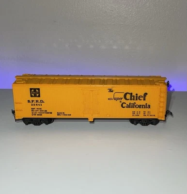 Mantua HO 40' Plug Door Box Car - “The Super Chief California” S.F.R.D. #25841 - Image 1 of 4