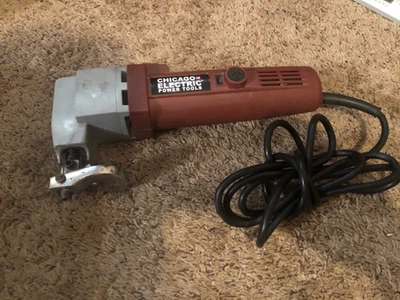 Tijeras de chapa con cable Chicago Electric calibre 18 61737 Foto 1 de 4