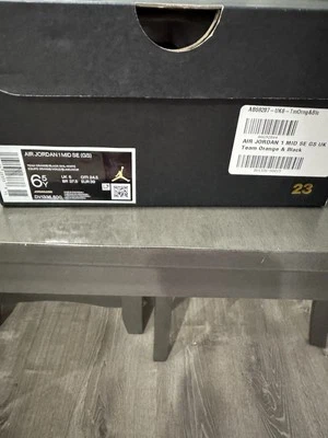 [DV1336-800] Grade School Air Jordan RETRO 1 MID SE 'ORANGE SUEDE' size 6.5y - Image 1 of 4