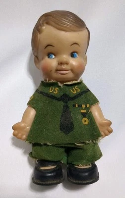 Figura Muñeca de Goma Pee Wee 3.75" Vintage Uneeda Años 60 Verde Traje de EE. UU. Foto 1 de 4