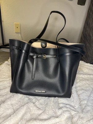 Женская черная большая сумка-тоут Michael Kors модель Amilia шагреневая кожа - Изображение 1 из 4