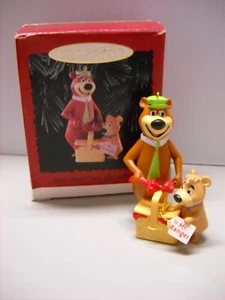 Hallmark Keepsakes Yogi Bear and Boo-Boo 1996 With Picnic QX5521 - Picture 1 of 9