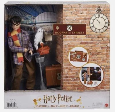 Harry Potter Figure Platform 9 3/4 Play set With Accessories - Light Box Damage - Image 1 of 4