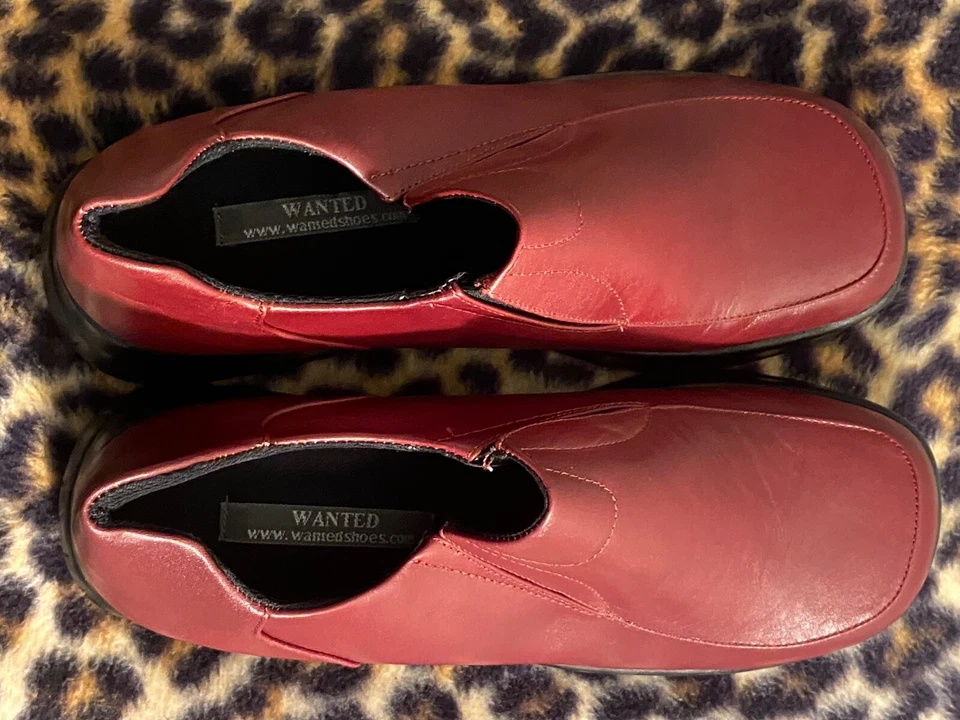 Cuña de cuero rojo buscado Foto 1 de 4