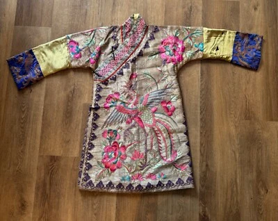 Antigua túnica china o tibetana bordada seda oro Phoenix magenta peonía Foto 1 de 4