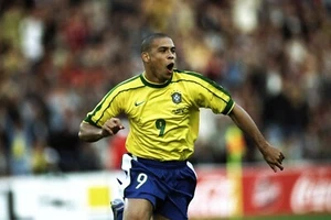 Classic Ronaldo, France 98 World cup, Brazil, Legend Poster 24x36 inch - Picture 1 of 1