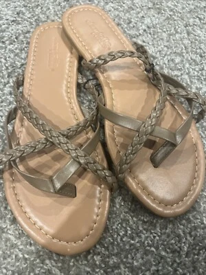 Sandalias de tanga Charlotte Russe para mujer color tostado talla 6 de EE. UU. Foto 1 de 4