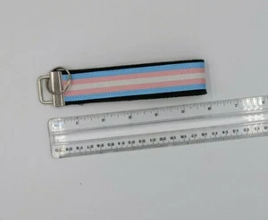 Llavero con correas de cinta Trans Pride Flag LQBTQIA 6 pulgadas hecho a mano - Imagen 1 de 1