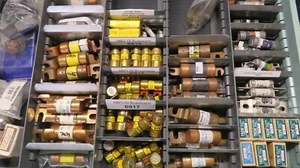 ALS / AOK Stud-Mounted Dual Element Fuses 125V 400 Amp throw 500 Amp - Bild 1 von 12