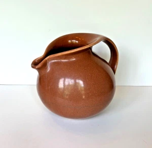 MCM Russel Wright Sterling China Keramik Wasserkrug 7" Zedernbraun kurvig SELTEN - Bild 1 von 16